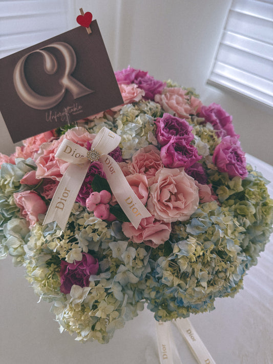Hortensia Bloom with mini roses