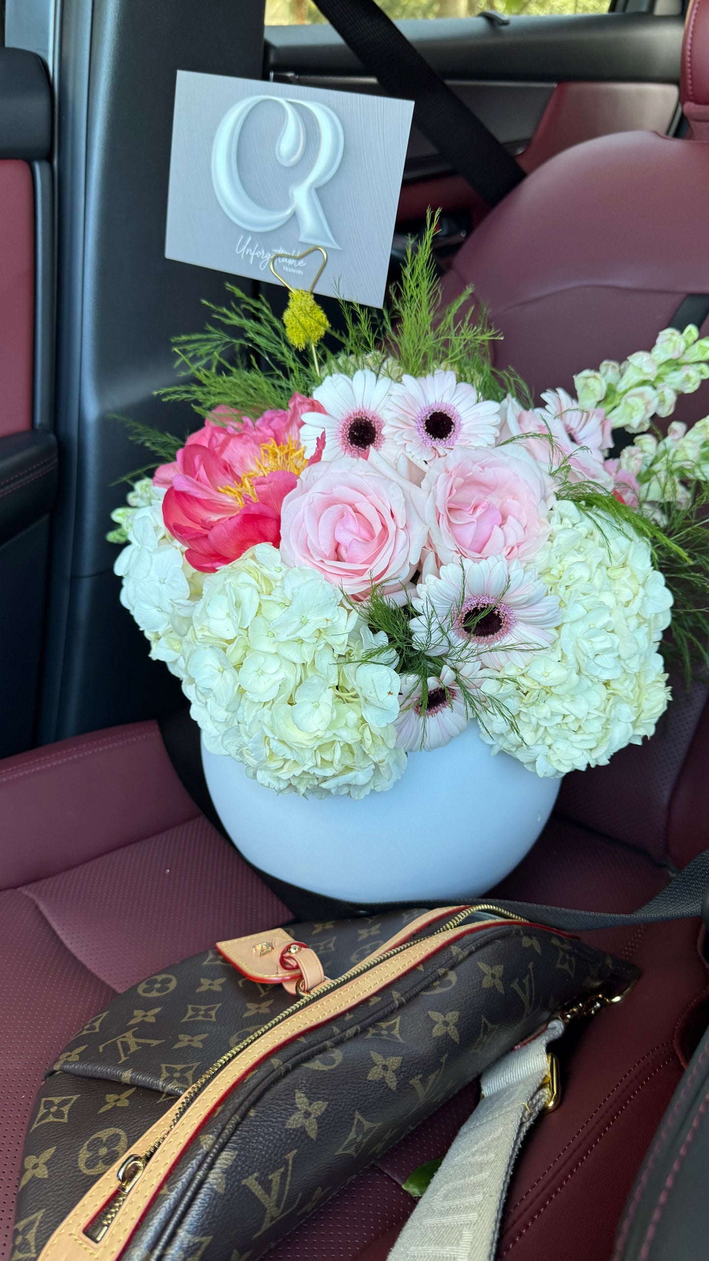 Elegant Floral Arrangement – Peonies, Roses & Hortensias | Arreglo Floral Elegante