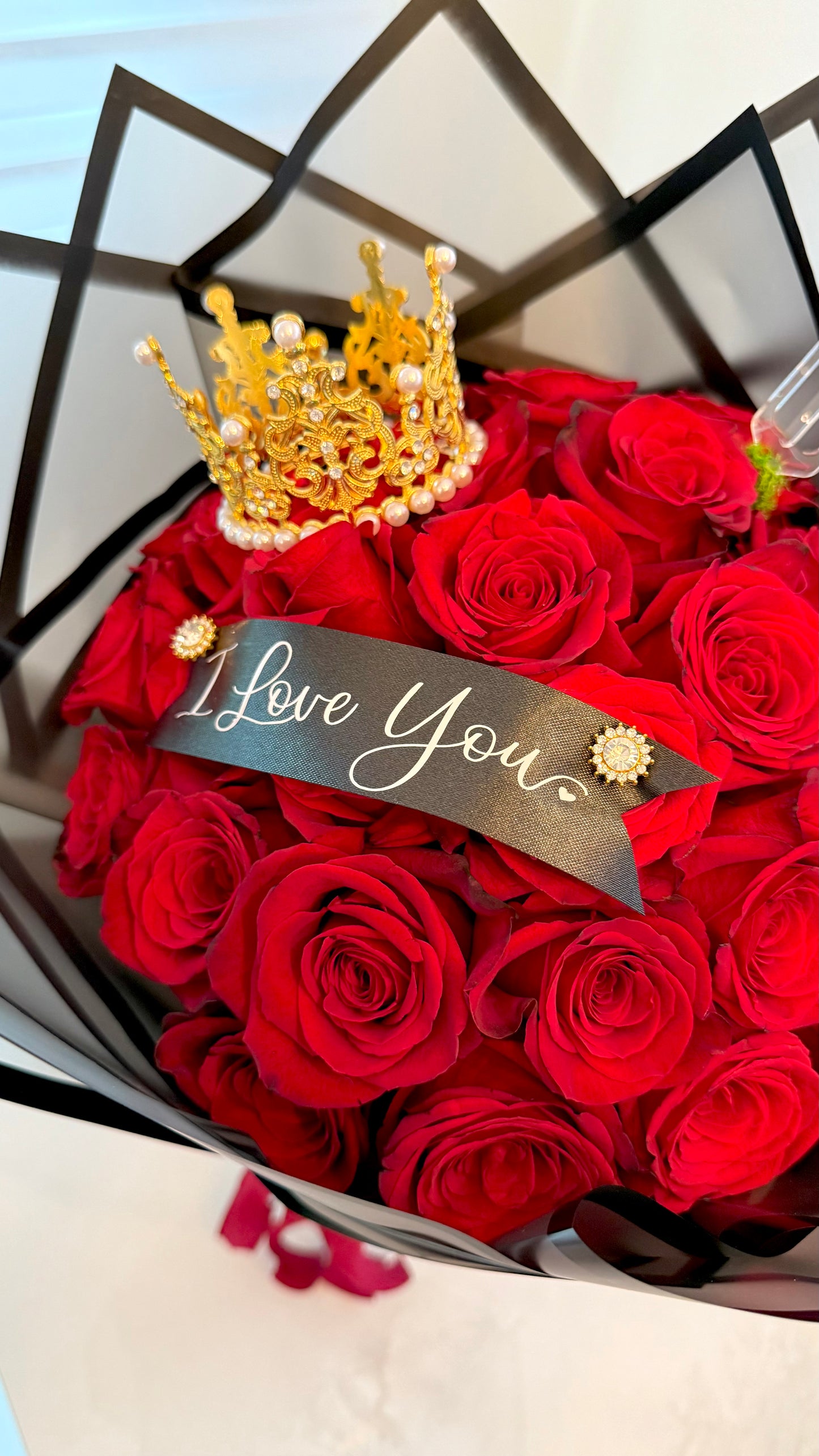 The Luxe Love Bouquet 25 Premium Roses with Personalized Touch